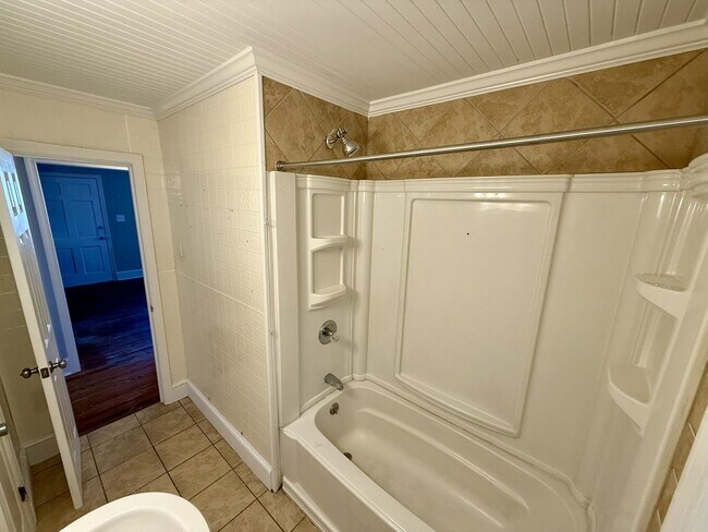 Building Photo - Single Family Ranch 2 Bed