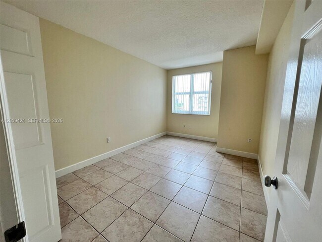 Building Photo - 50 Menores Ave