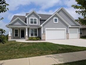 Building Photo - 1520 Foxwood Pass