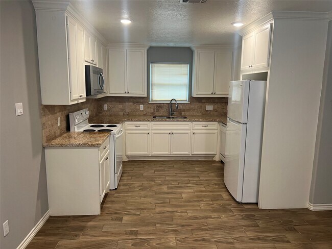 Building Photo - 2375 Virginia Ct