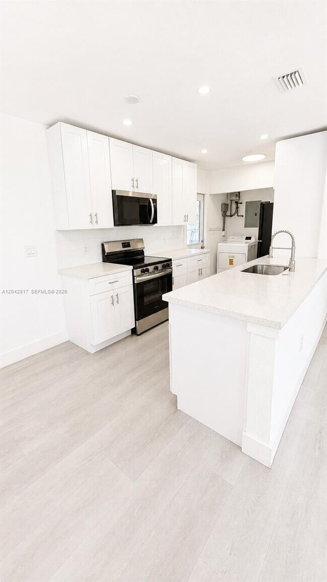 Building Photo - 721 N 68th Terrace