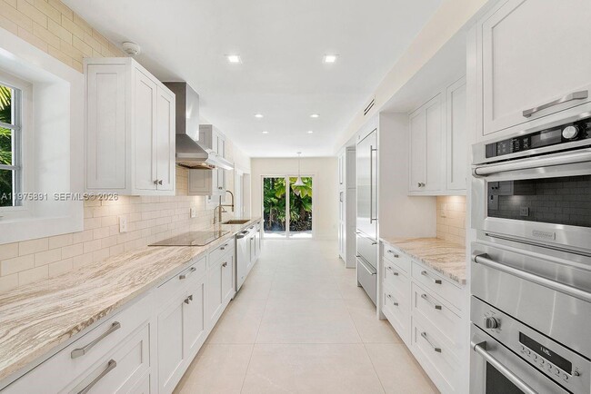 Building Photo - 6517 Castaneda St