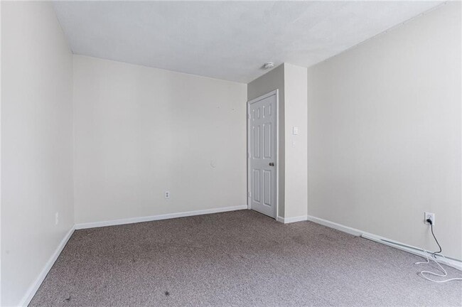 Building Photo - 200 Manville Hill Rd