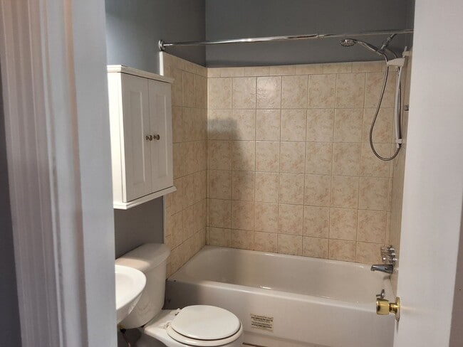 Building Photo - 504 Sunrise Ln