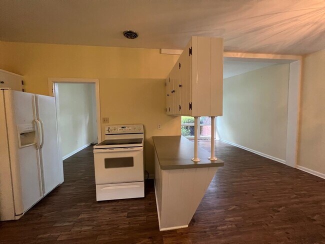 Building Photo - 2002 Chowkeebin Nene