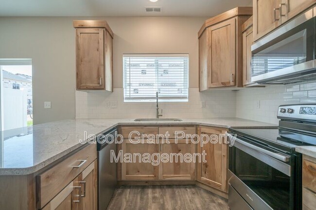 Building Photo - 1865 Jennie Lee Dr