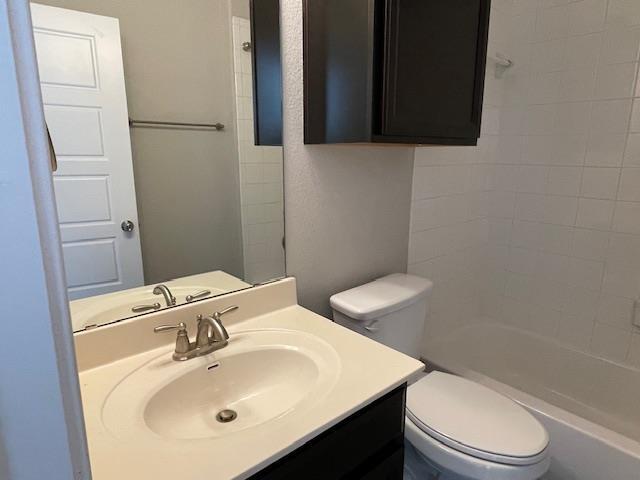 Building Photo - 13400 Briarwick Dr