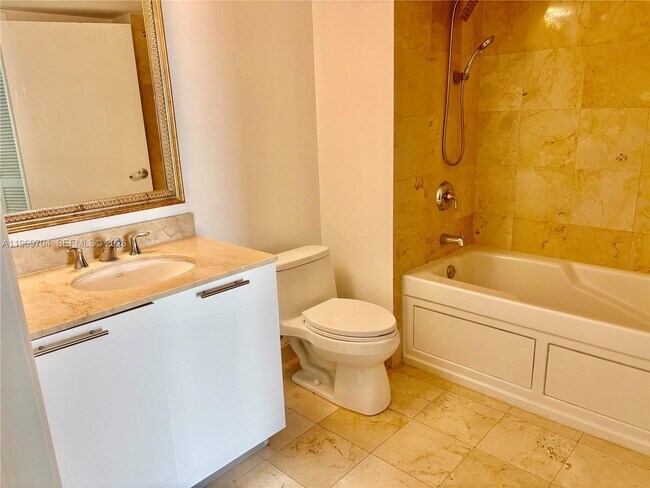 Building Photo - 1800 N Bayshore Dr