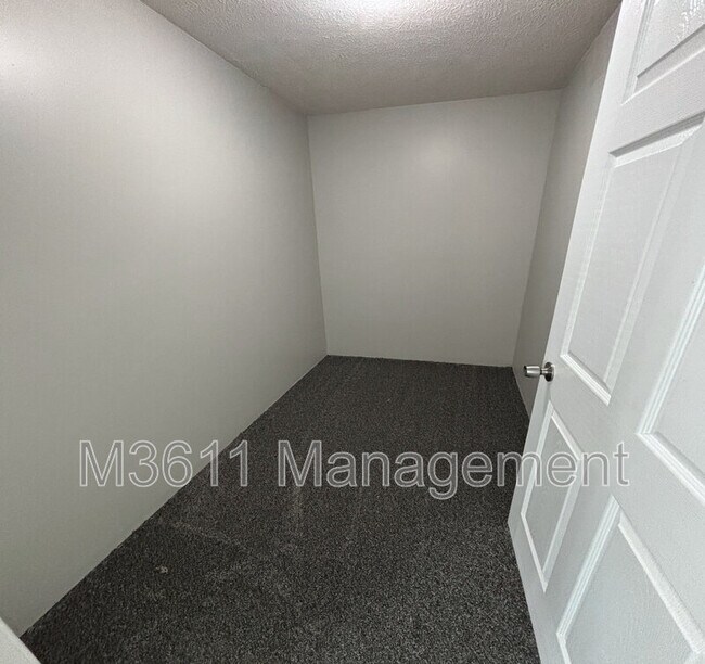 Building Photo - 1337 S 10th St