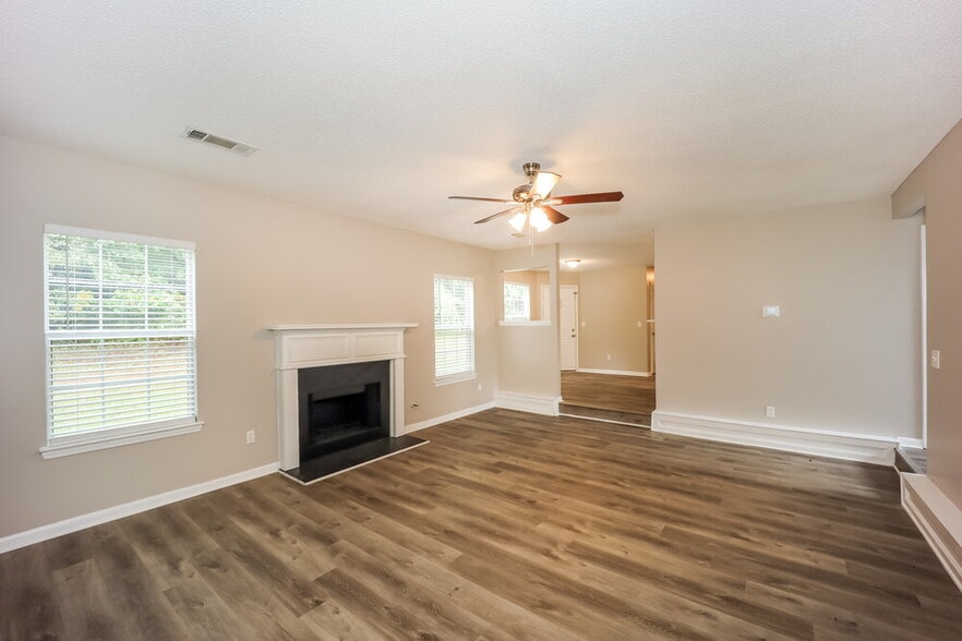 Building Photo - 9307 Deer Crossing Dr