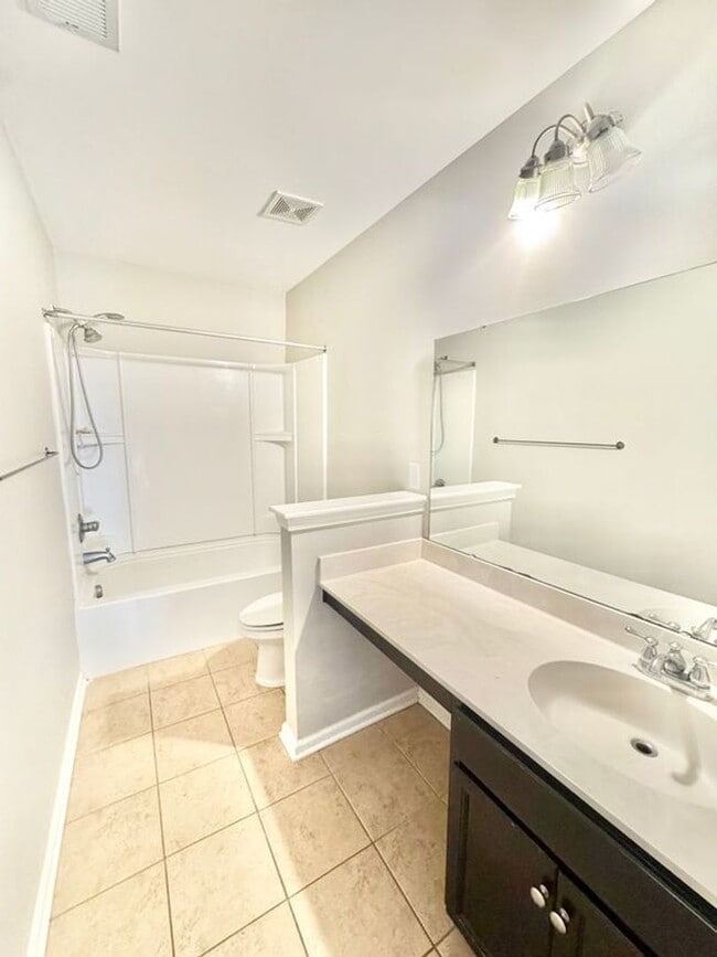 Building Photo - $500 off first month rent with acceptable credit and application!! Beautiful 3 bed 2.5 bath/ Scre...