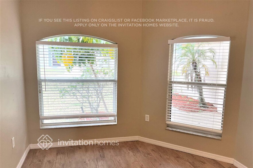 Building Photo - 713 Lady Diana Dr