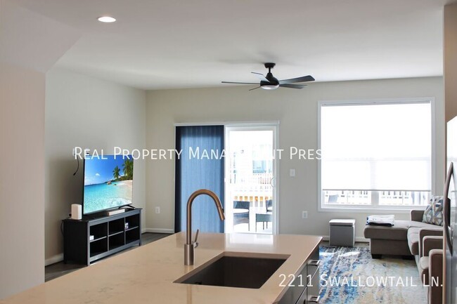 Building Photo - 2211 Swallowtail Ln