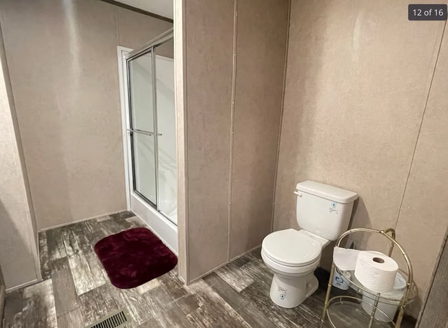 Building Photo - 2 bedroom /2 bathroom
