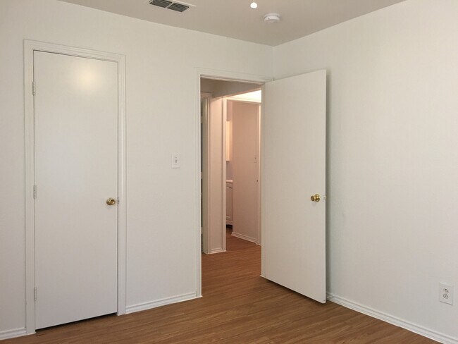 Building Photo - Two bedroom or one bedroom with office