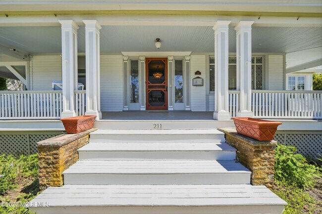 Building Photo - 211 Cedar Ave