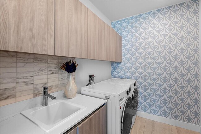 Building Photo - 301 Quay Commons Quay