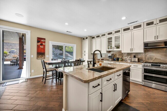 Building Photo - 6015 Stillmeadow Dr