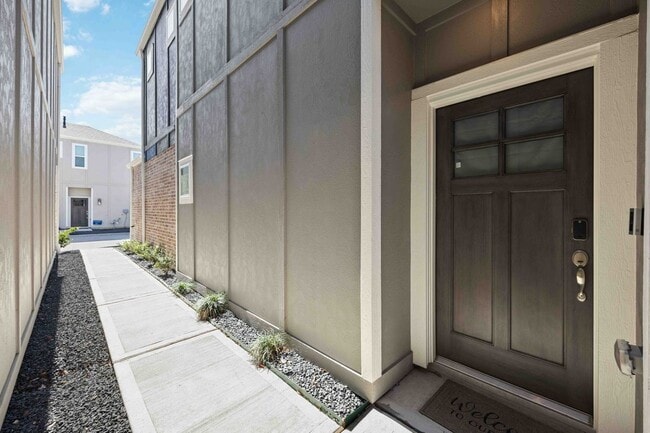 Building Photo - 16106 Oregon Oak Dr