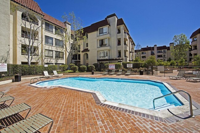 Building Photo - 5865 Friars Rd