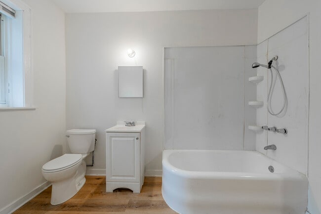 Building Photo - 7831 S Kingston Ave