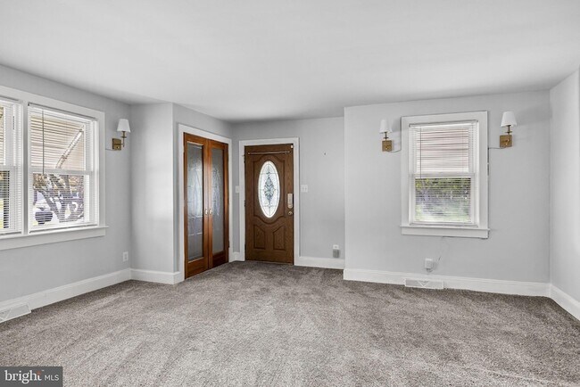Building Photo - 505 Hazel Ave