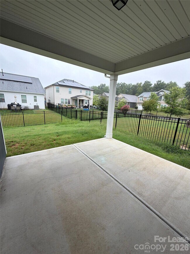 Building Photo - 1008 Fairbrae Ln