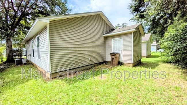 Building Photo - 8660 Figland Ave