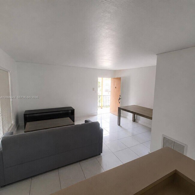 Building Photo - 7151 Miami Lakes Dr