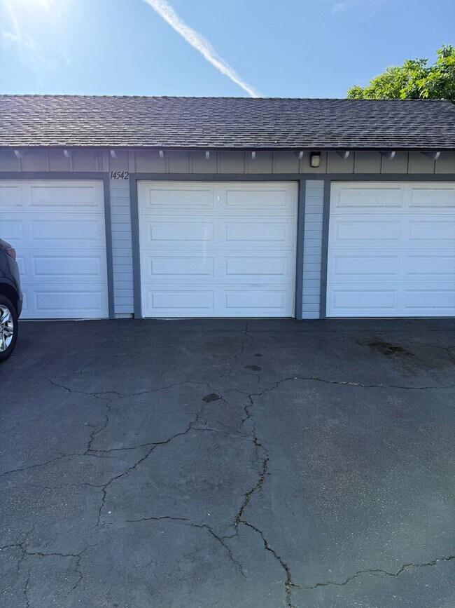 Building Photo - 14542 Carfax Dr