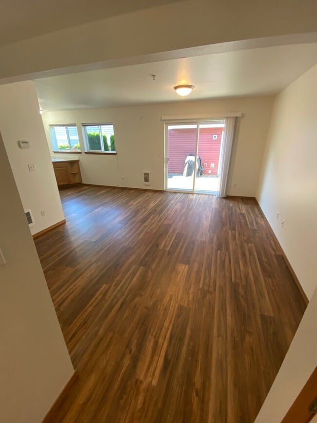 Building Photo - 3.bd/2.5ba Townhouse in Puyallup