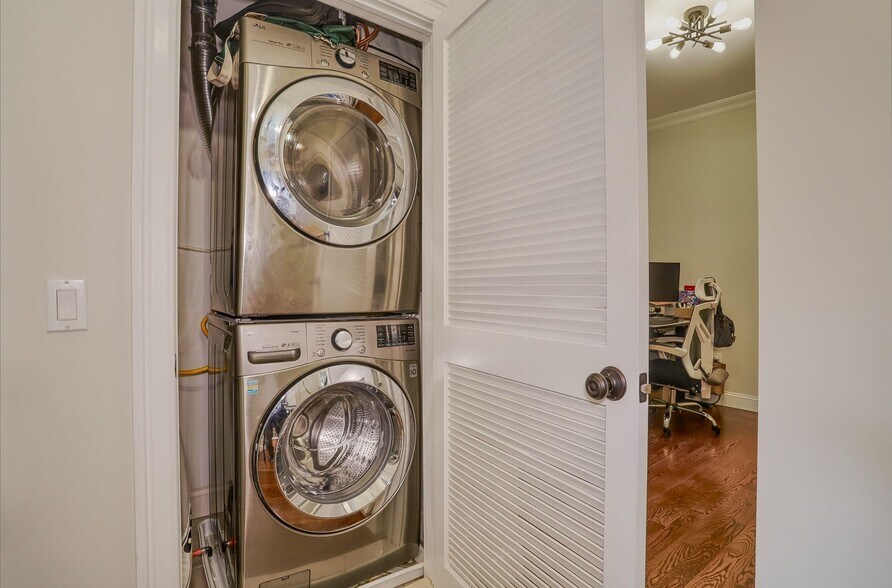 Building Photo - 403 Adams St