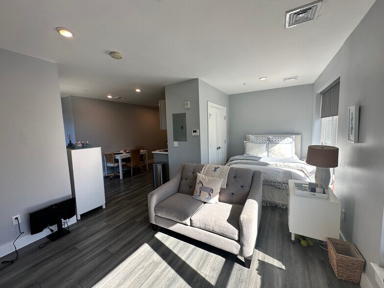 Building Photo - 55 W 5th St