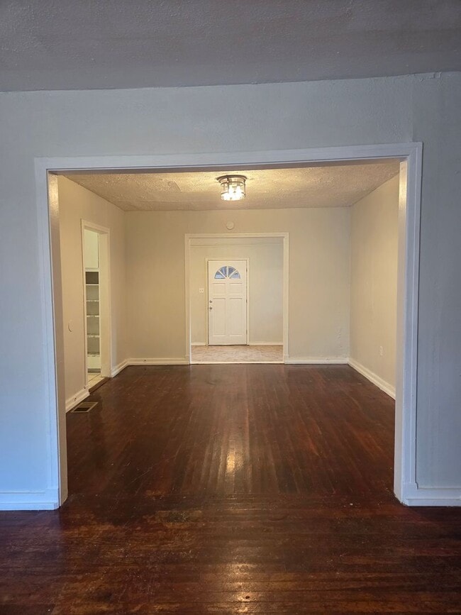 Building Photo - Spacious 4 Bed/ 2 Bath in North Jackson!