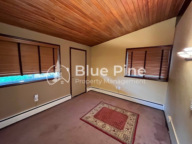 Building Photo - 755 9th St
