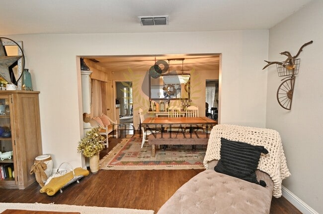 Building Photo - 360 E Terrace Ave