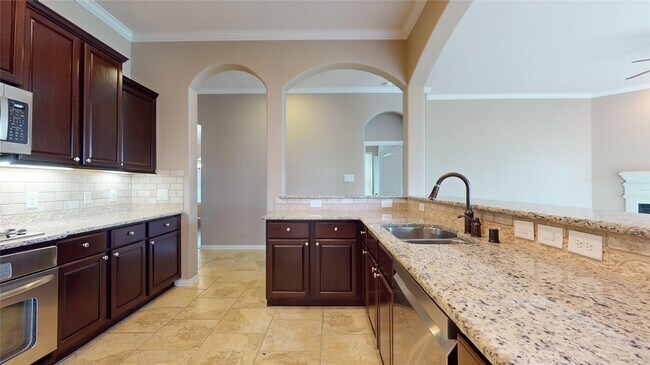 Building Photo - 12314 Meadow Breeze Dr