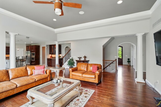 Building Photo - Five Bedroom House in Deerfield Township!