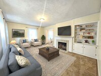Building Photo - $2,100 - 3 Bed / 2 Bath Charming Home by G...