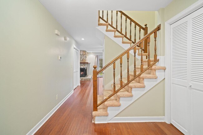 Building Photo - 3 Bedroom, 2.5 Bath Condo on the Pebble Creek Golf Course