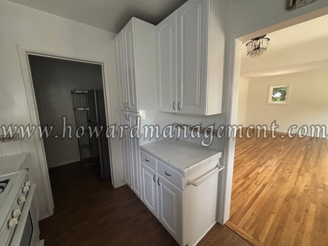 Building Photo - 01658CE