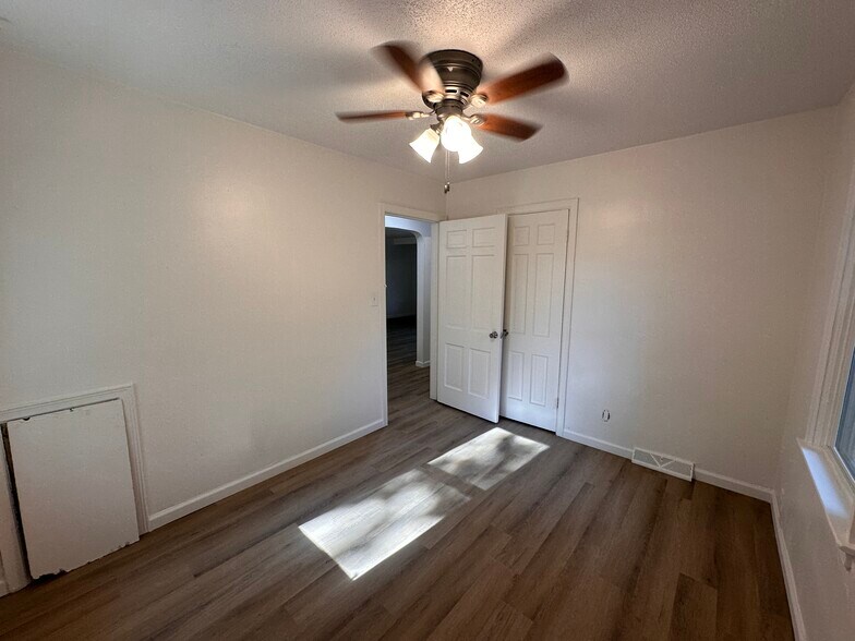 Building Photo - 847 N Terrace Dr