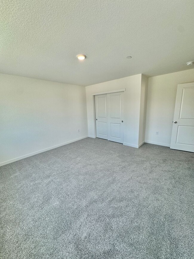 Building Photo - FOUR-FIVE/OFFICE BEDROOM THREE BATHROOM SE...