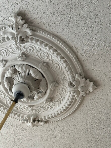 Building Photo - 346 S Rose St