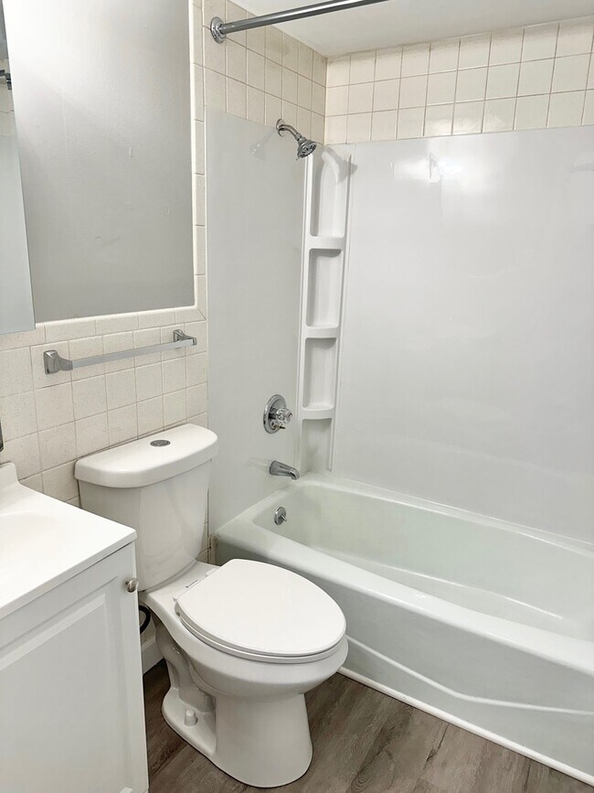 Building Photo - 1940 Mark Ave