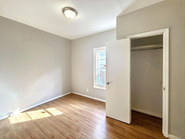 Building Photo - 1711 Center Way S