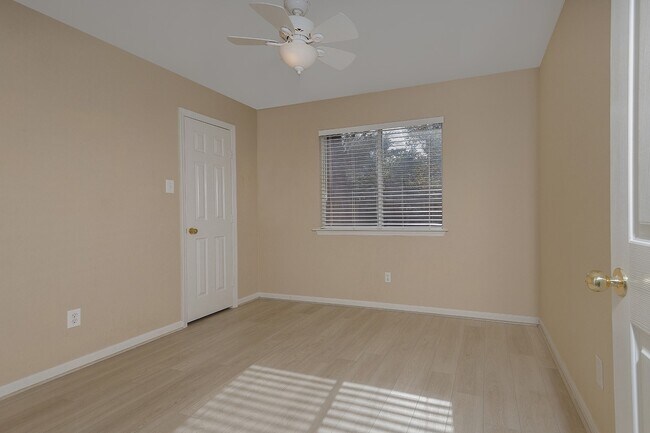 Building Photo - 78 E Foxbriar Forest Cir