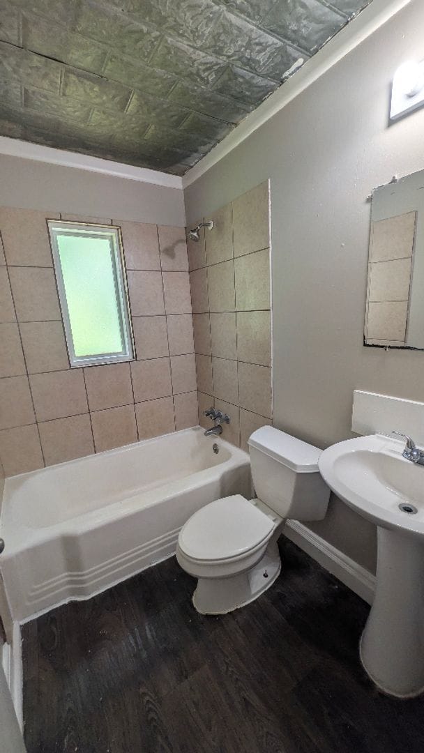 Building Photo - Cozy 2-Bedroom Home with Hardwood Floors & Spacious Yard