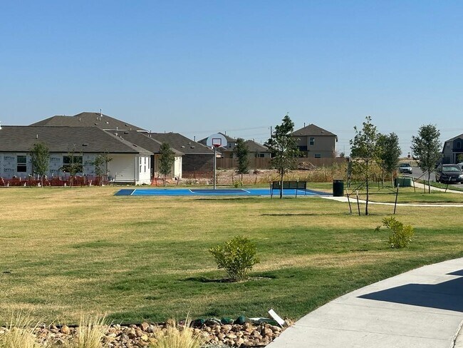 Building Photo - 519 Vantage Dr