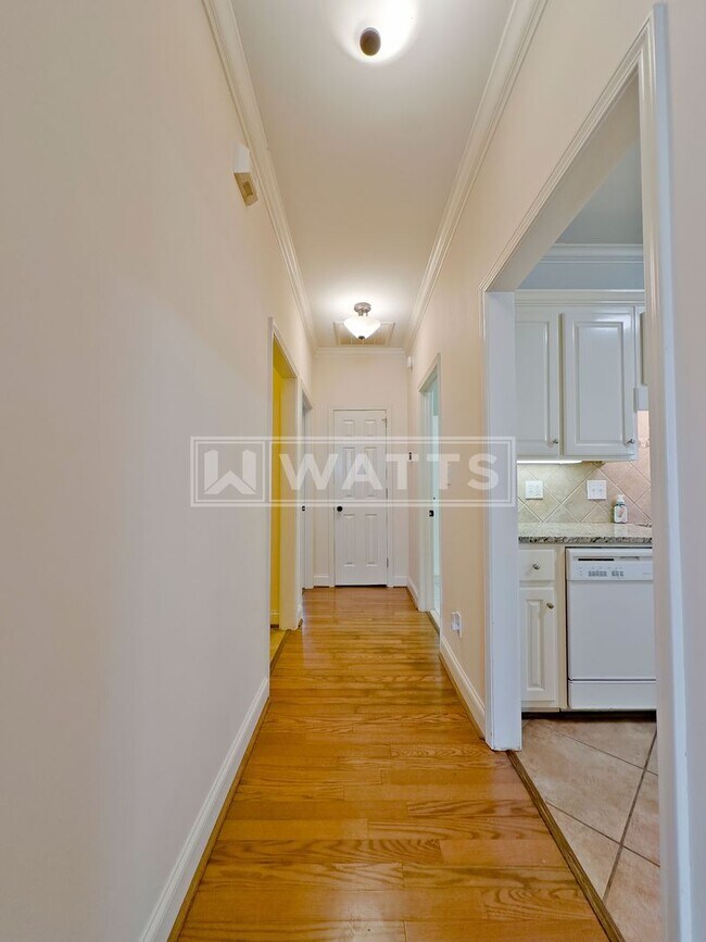 Building Photo - Spacious 3-Bed, 2-Bath Riverchase Garden Home